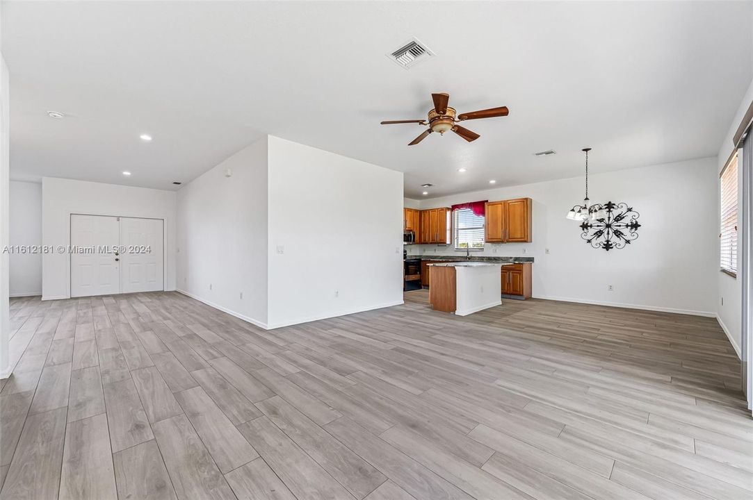 For Sale: $369,900 (3 beds, 2 baths, 1926 Square Feet)