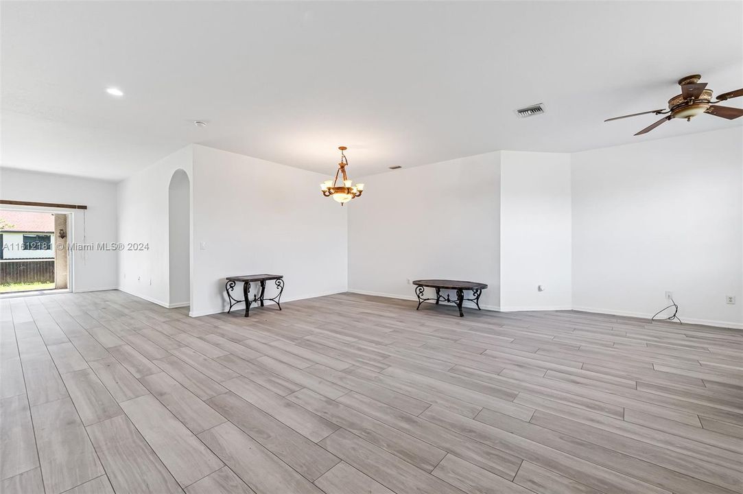 For Sale: $369,900 (3 beds, 2 baths, 1926 Square Feet)