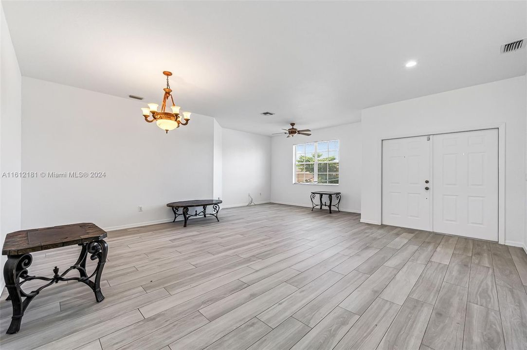 For Sale: $369,900 (3 beds, 2 baths, 1926 Square Feet)