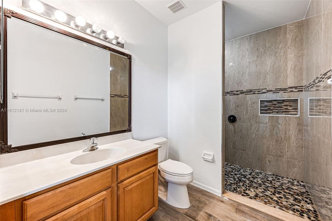 For Sale: $369,900 (3 beds, 2 baths, 1926 Square Feet)