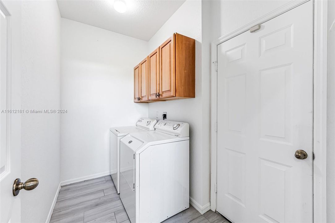 For Sale: $369,900 (3 beds, 2 baths, 1926 Square Feet)