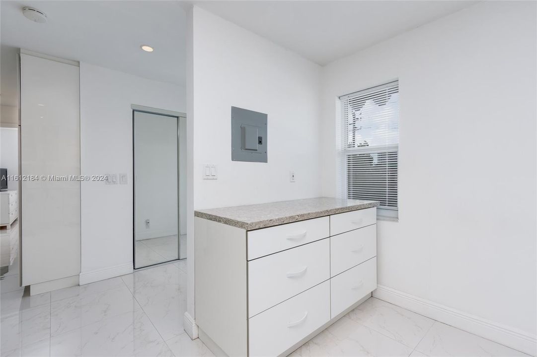 For Sale: $305,000 (2 beds, 2 baths, 1027 Square Feet)