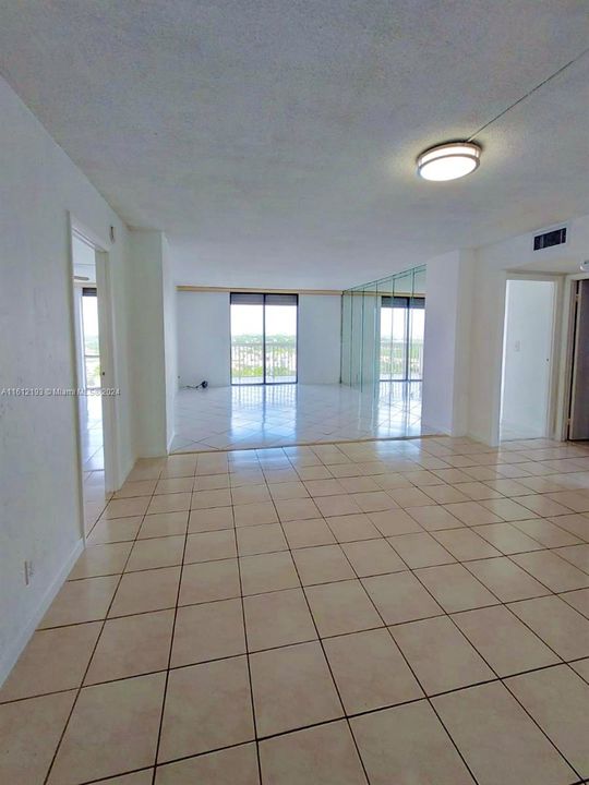 For Rent: $2,400 (2 beds, 2 baths, 1221 Square Feet)