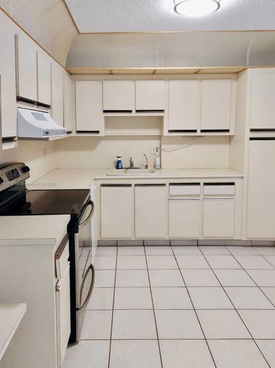 For Rent: $2,400 (2 beds, 2 baths, 1221 Square Feet)