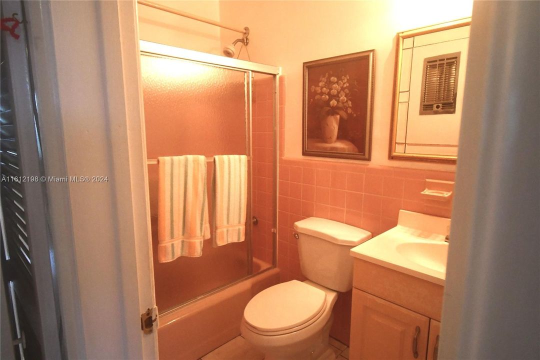 For Sale: $126,000 (1 beds, 1 baths, 600 Square Feet)