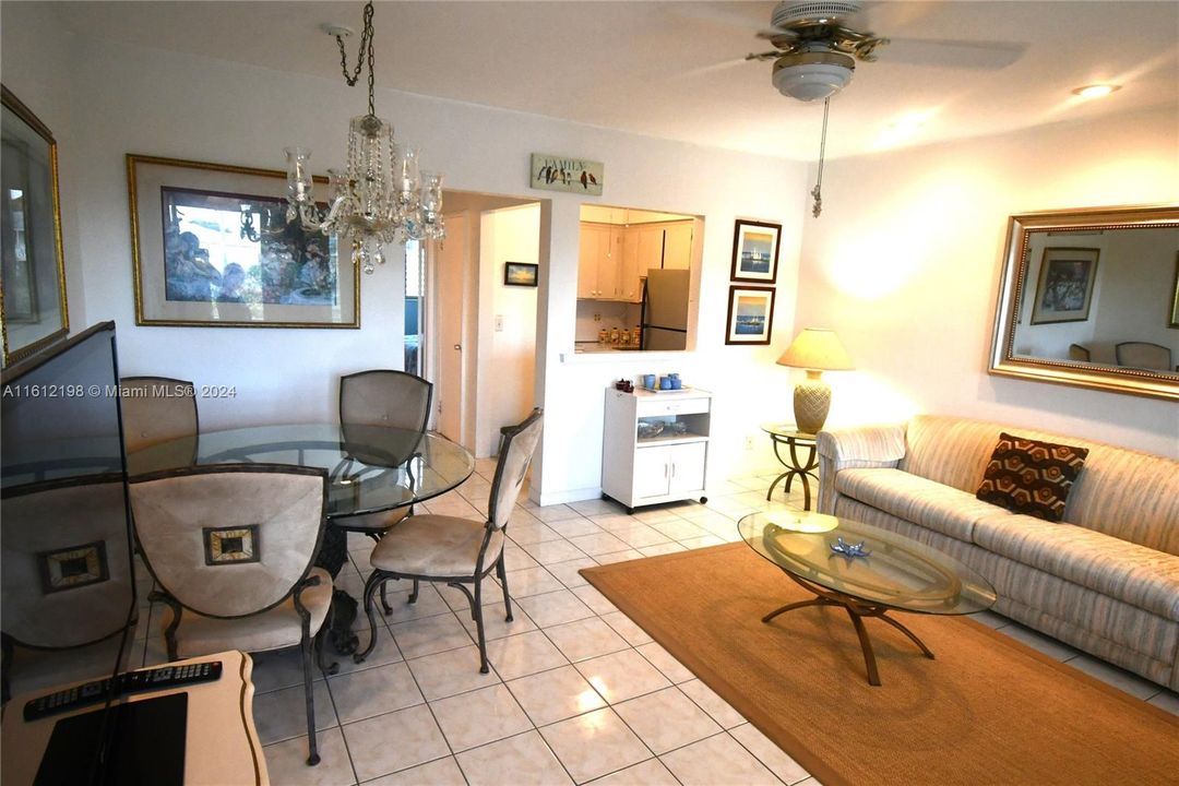 For Sale: $126,000 (1 beds, 1 baths, 600 Square Feet)