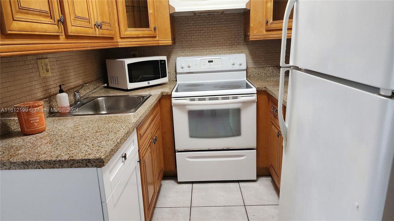 For Rent: $1,800 (1 beds, 1 baths, 465 Square Feet)