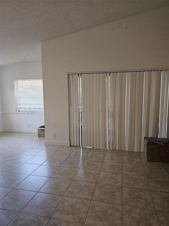 For Rent: $1,850 (1 beds, 1 baths, 754 Square Feet)