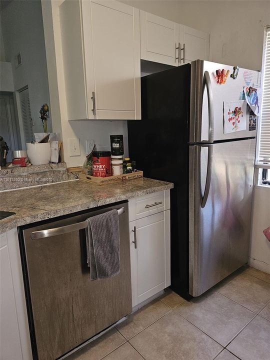 Active With Contract: $1,750 (1 beds, 1 baths, 754 Square Feet)