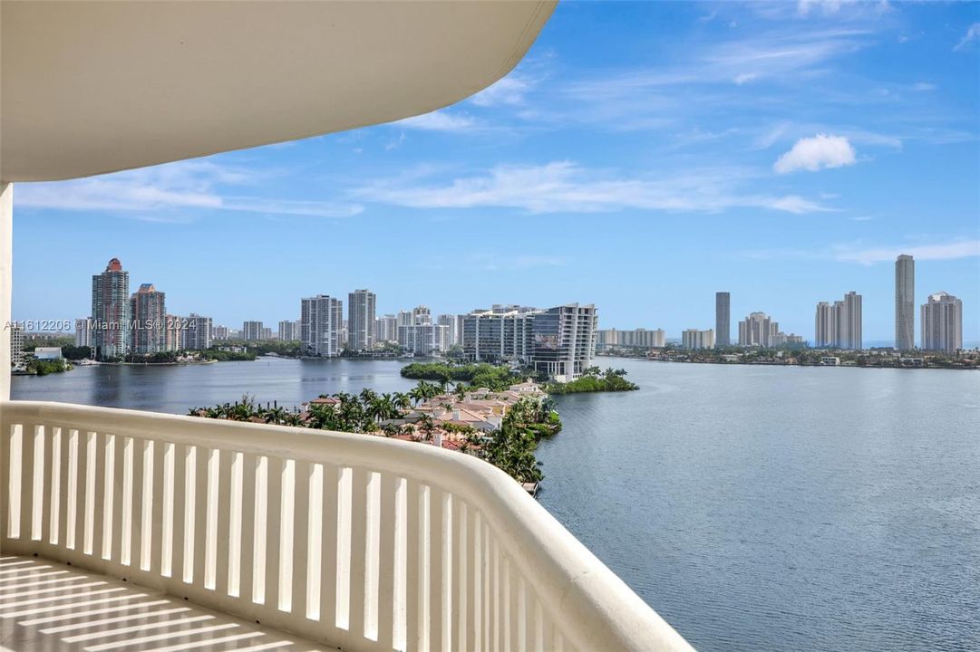 For Sale: $1,690,000 (3 beds, 3 baths, 2154 Square Feet)