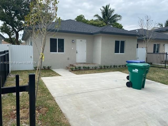 For Rent: $3,500 (3 beds, 2 baths, 1242 Square Feet)