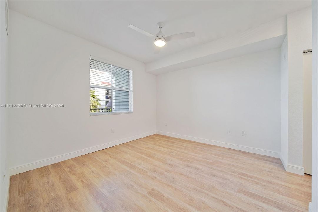 Active With Contract: $2,215 (1 beds, 1 baths, 800 Square Feet)