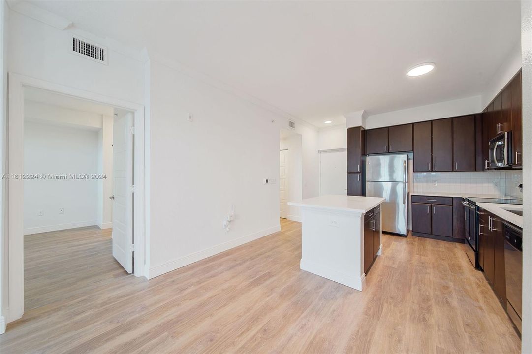 For Rent: $2,127 (1 beds, 1 baths, 800 Square Feet)