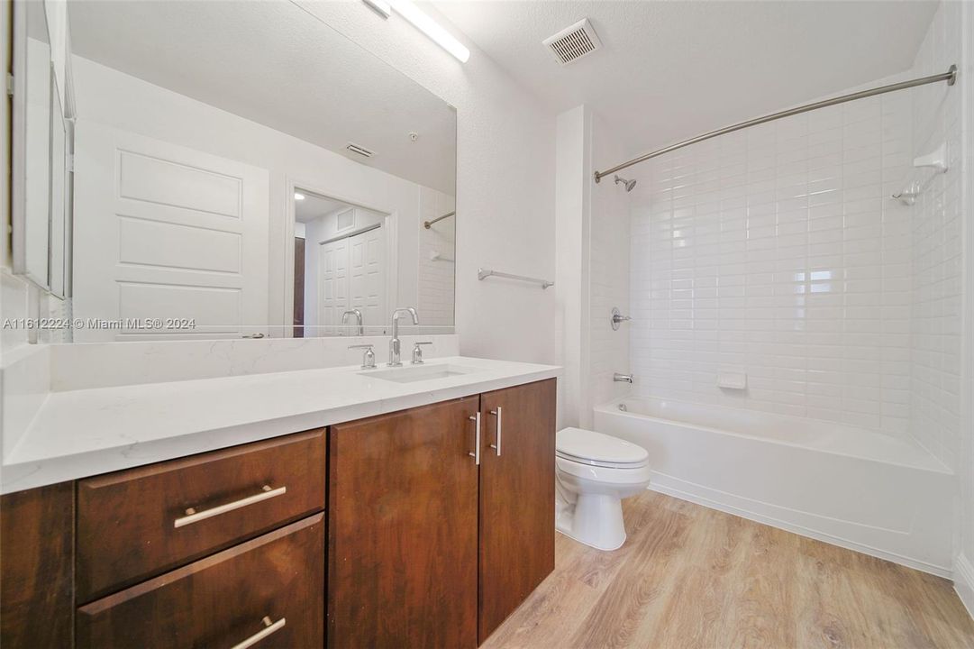 Active With Contract: $2,215 (1 beds, 1 baths, 800 Square Feet)