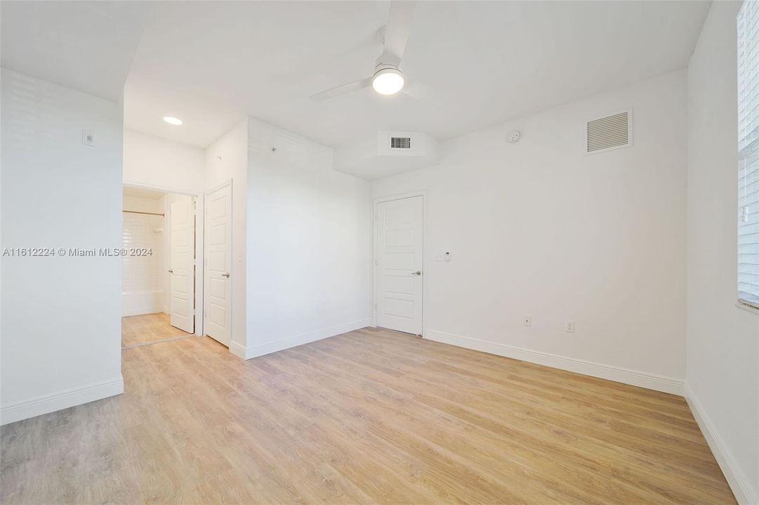 For Rent: $2,127 (1 beds, 1 baths, 800 Square Feet)