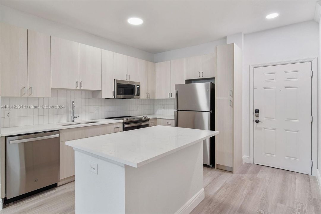 Active With Contract: $2,884 (3 beds, 2 baths, 1182 Square Feet)