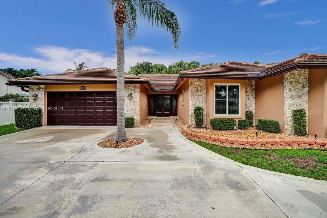 For Sale: $740,000 (4 beds, 3 baths, 2367 Square Feet)