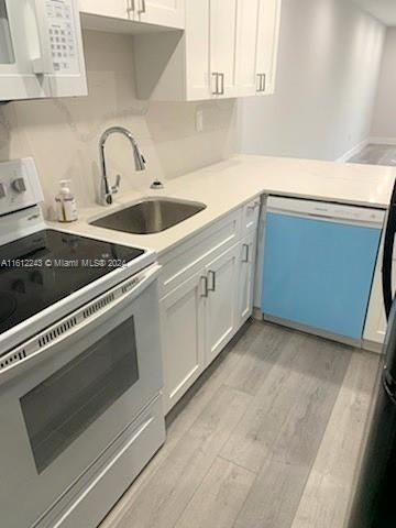 For Rent: $2,200 (2 beds, 2 baths, 890 Square Feet)