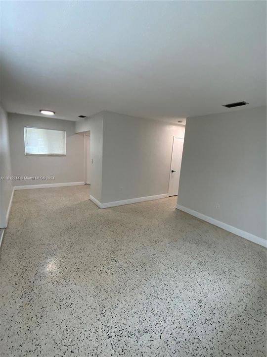 Recently Rented: $2,600 (2 beds, 1 baths, 2105 Square Feet)