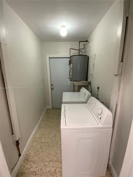 For Rent: $2,600 (2 beds, 1 baths, 2105 Square Feet)