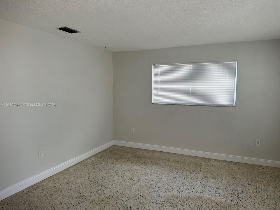 Recently Rented: $2,600 (2 beds, 1 baths, 2105 Square Feet)