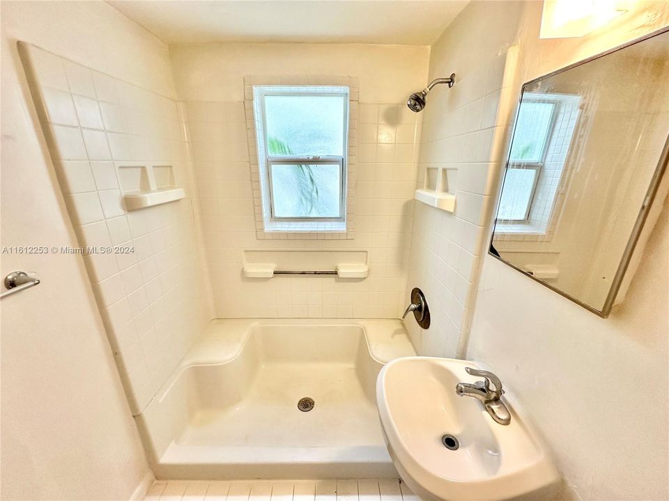 For Rent: $1,850 (1 beds, 1 baths, 428 Square Feet)