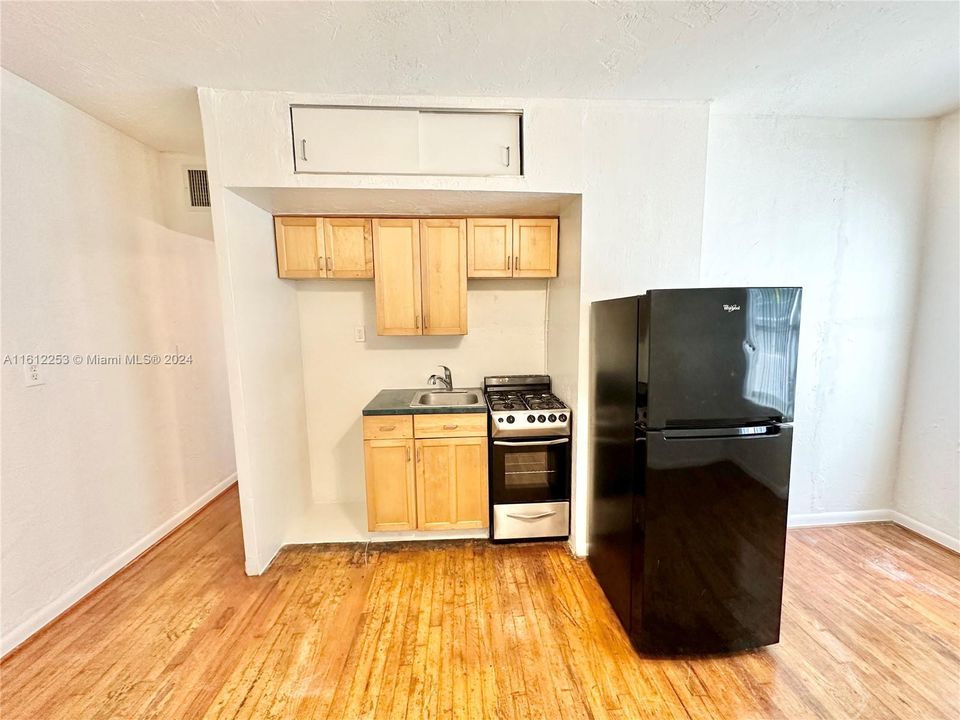 For Rent: $1,850 (1 beds, 1 baths, 428 Square Feet)