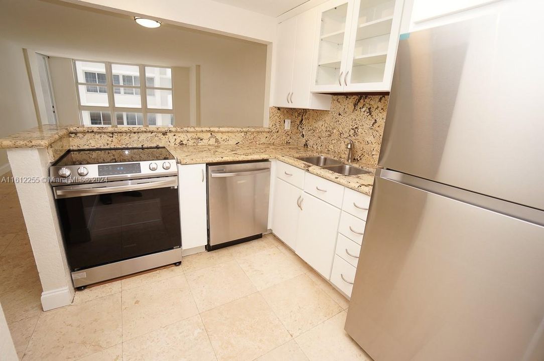 For Sale: $409,500 (1 beds, 1 baths, 750 Square Feet)