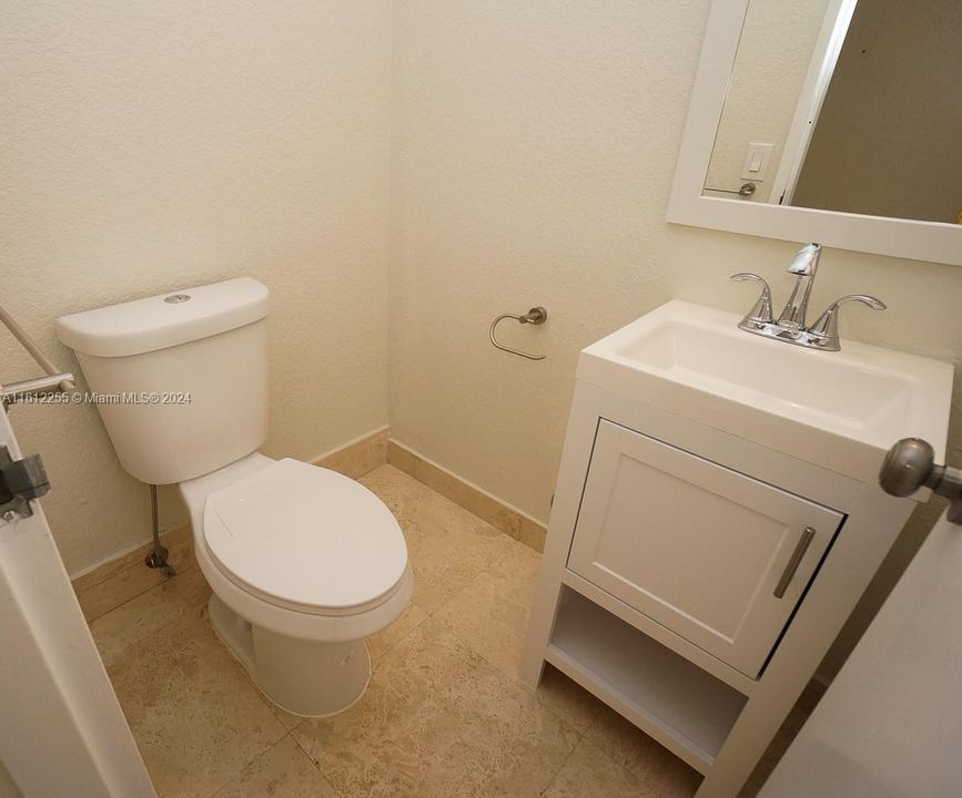 For Sale: $409,500 (1 beds, 1 baths, 750 Square Feet)