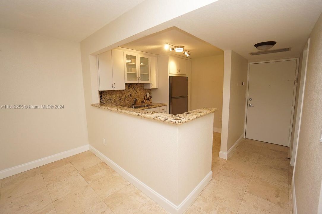 For Sale: $409,500 (1 beds, 1 baths, 750 Square Feet)