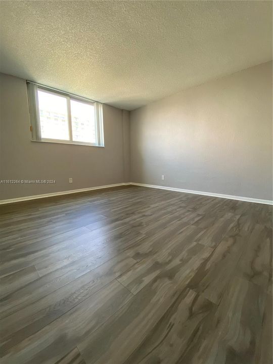 For Rent: $2,650 (1 beds, 1 baths, 1005 Square Feet)