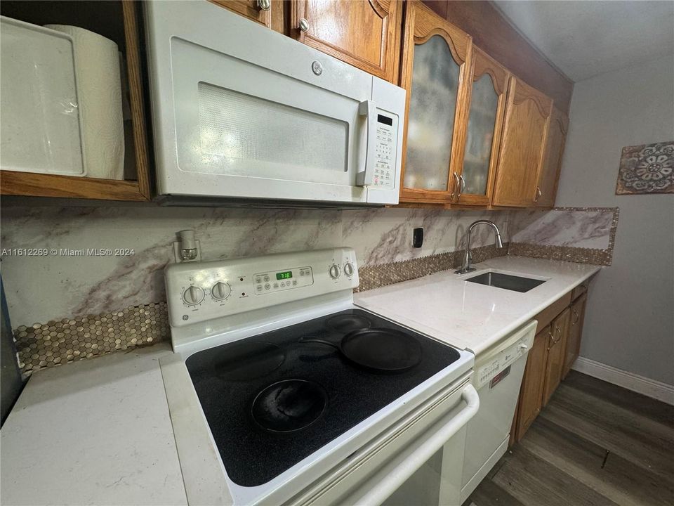 For Rent: $2,495 (2 beds, 2 baths, 1060 Square Feet)