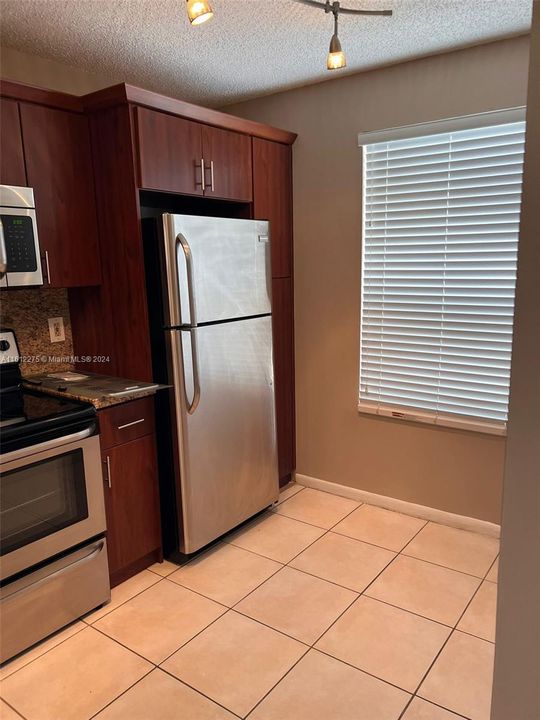 Recently Rented: $1,850 (1 beds, 1 baths, 800 Square Feet)