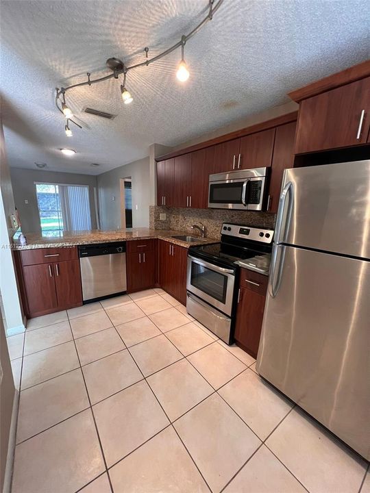 Recently Rented: $1,850 (1 beds, 1 baths, 800 Square Feet)