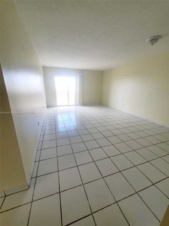 For Rent: $2,300 (2 beds, 2 baths, 915 Square Feet)