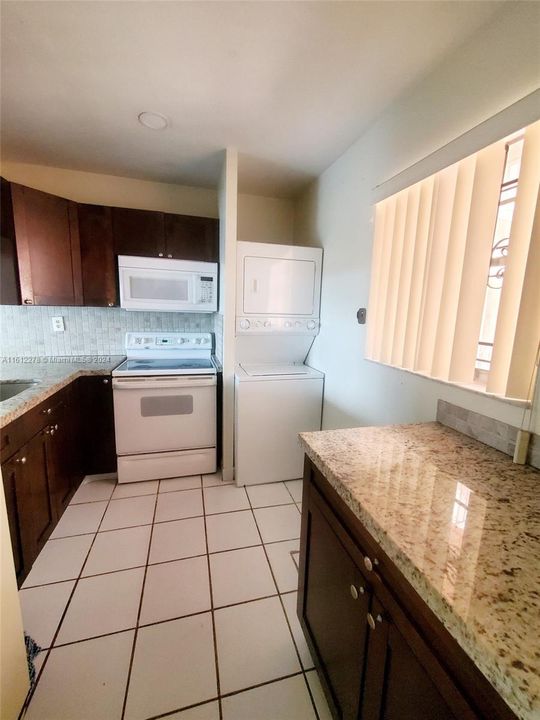 For Rent: $2,300 (2 beds, 2 baths, 915 Square Feet)