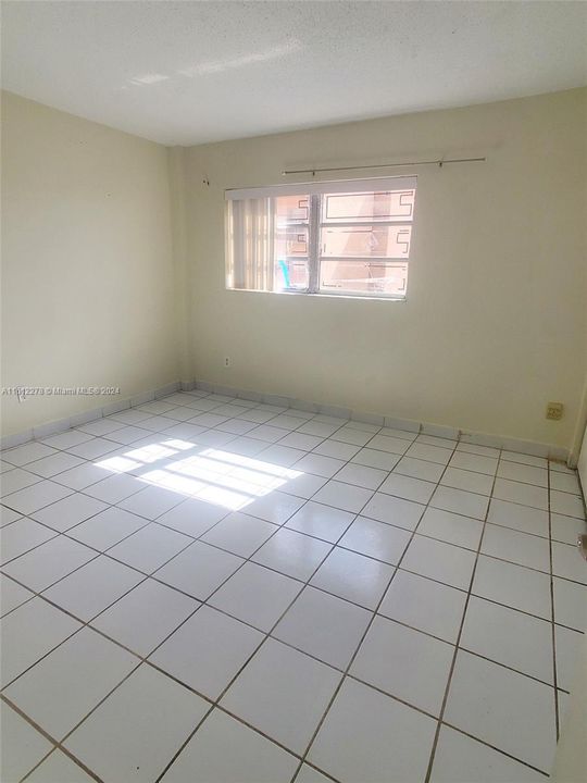 Recently Rented: $2,200 (2 beds, 2 baths, 915 Square Feet)