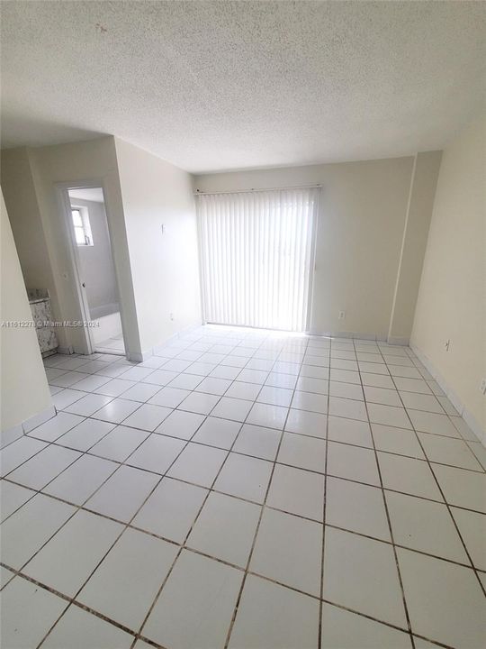 Recently Rented: $2,200 (2 beds, 2 baths, 915 Square Feet)