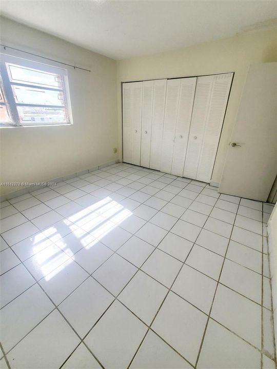 For Rent: $2,300 (2 beds, 2 baths, 915 Square Feet)