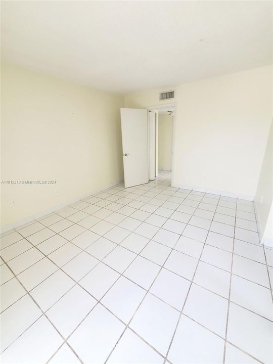 Recently Rented: $2,200 (2 beds, 2 baths, 915 Square Feet)