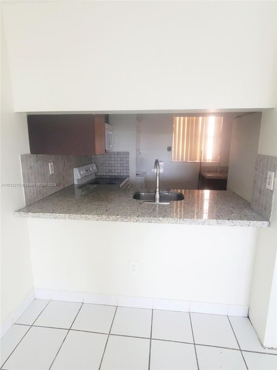 For Rent: $2,300 (2 beds, 2 baths, 915 Square Feet)