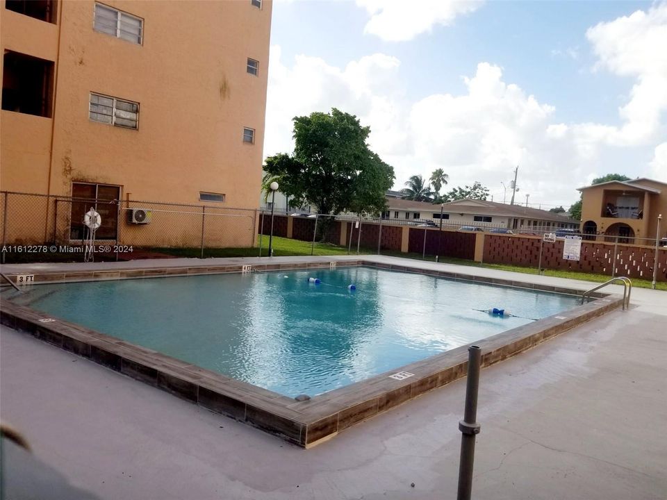 Recently Rented: $2,200 (2 beds, 2 baths, 915 Square Feet)