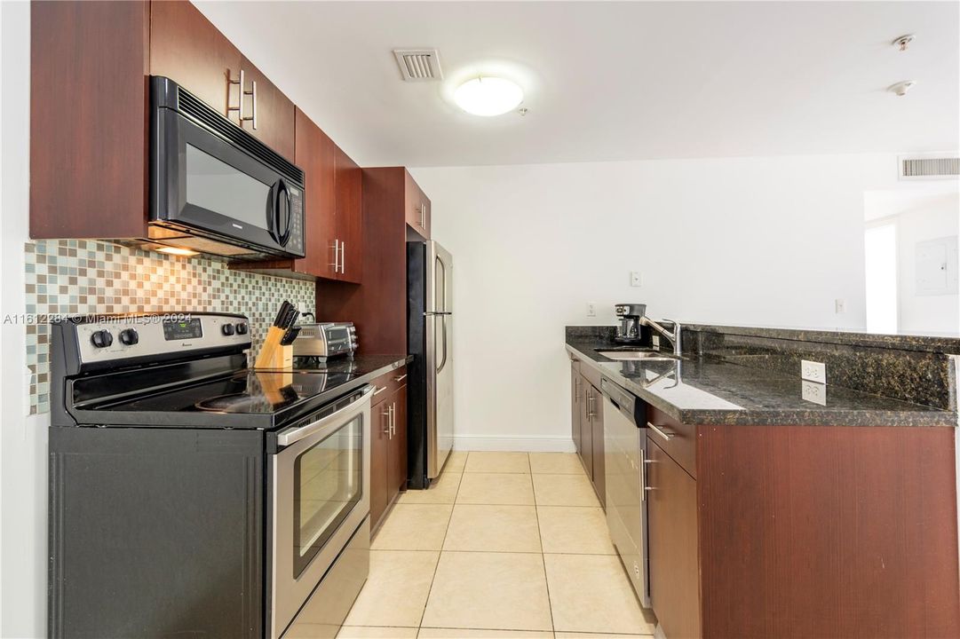 For Rent: $2,400 (2 beds, 2 baths, 1015 Square Feet)