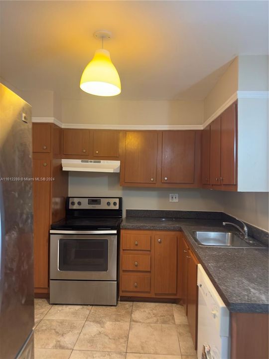 For Rent: $1,775 (2 beds, 2 baths, 950 Square Feet)