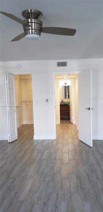 For Rent: $2,400 (1 beds, 1 baths, 915 Square Feet)