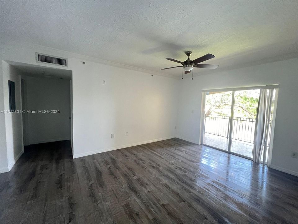 For Rent: $2,300 (1 beds, 1 baths, 713 Square Feet)