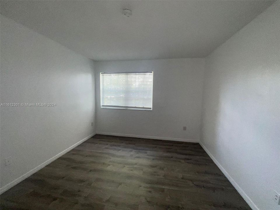 For Rent: $2,300 (1 beds, 1 baths, 713 Square Feet)