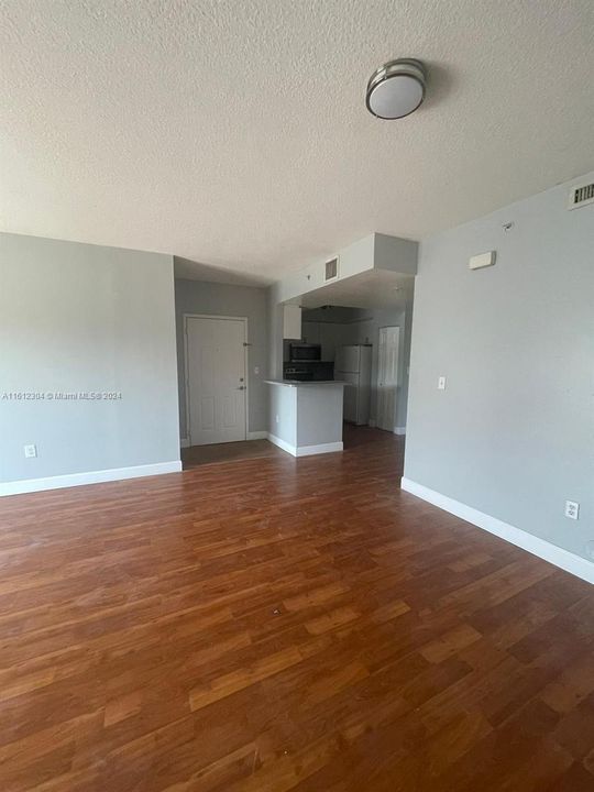 For Rent: $2,150 (2 beds, 2 baths, 914 Square Feet)