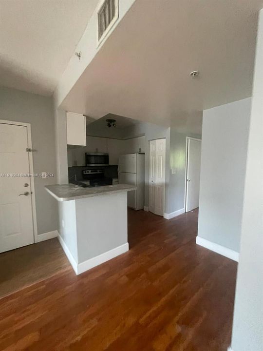 Recently Rented: $2,150 (2 beds, 2 baths, 914 Square Feet)