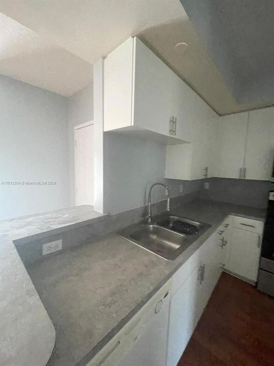 For Rent: $2,150 (2 beds, 2 baths, 914 Square Feet)